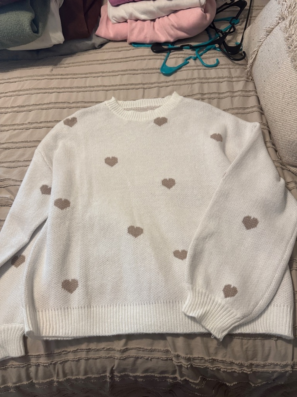 White Heart-Pattern Crewneck Sweater - Women's